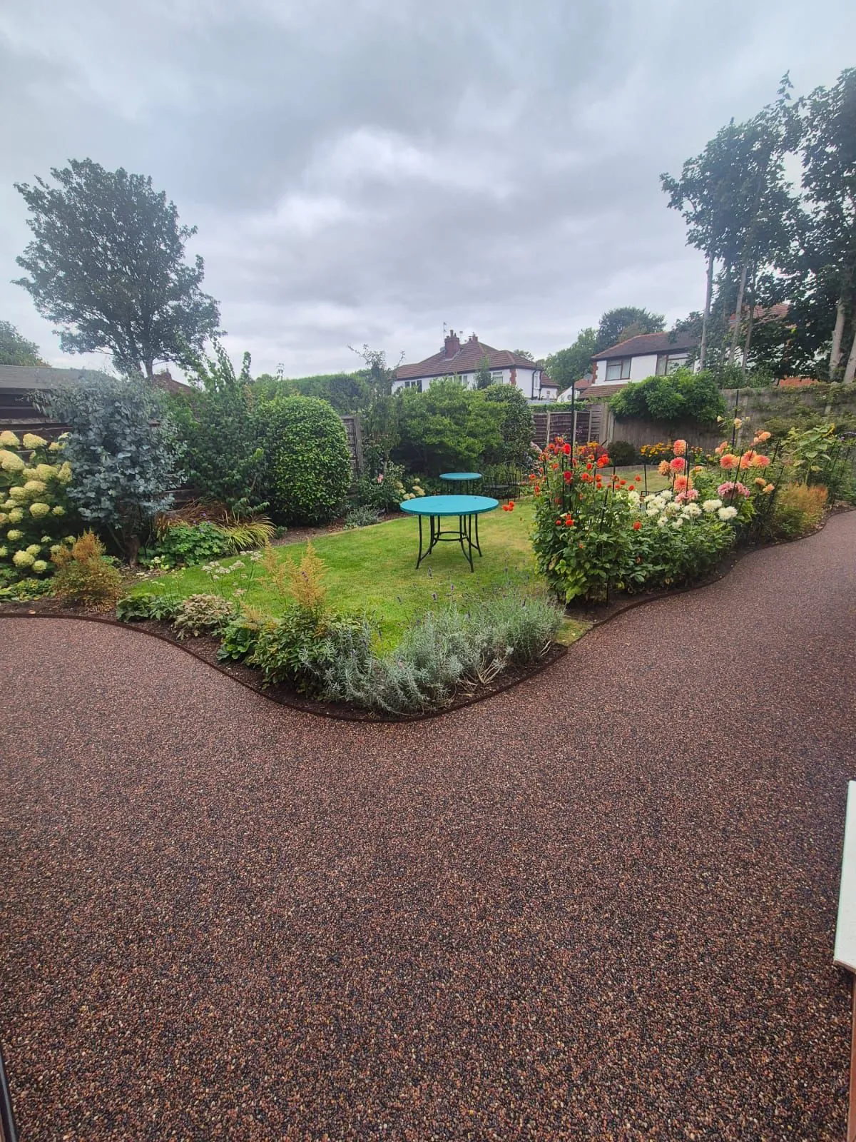 Autumn bronze resin bound patio with garden border