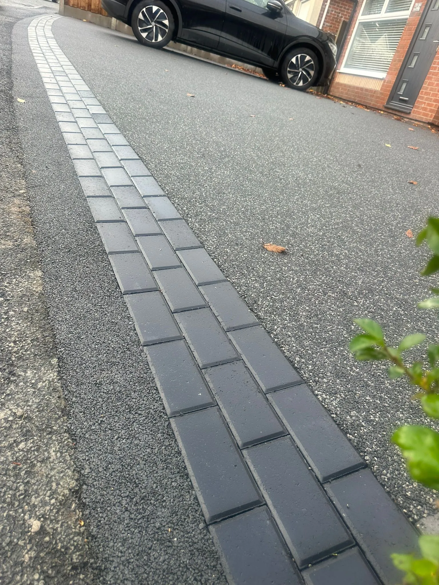 Block paving ribbon detail on resin drive
