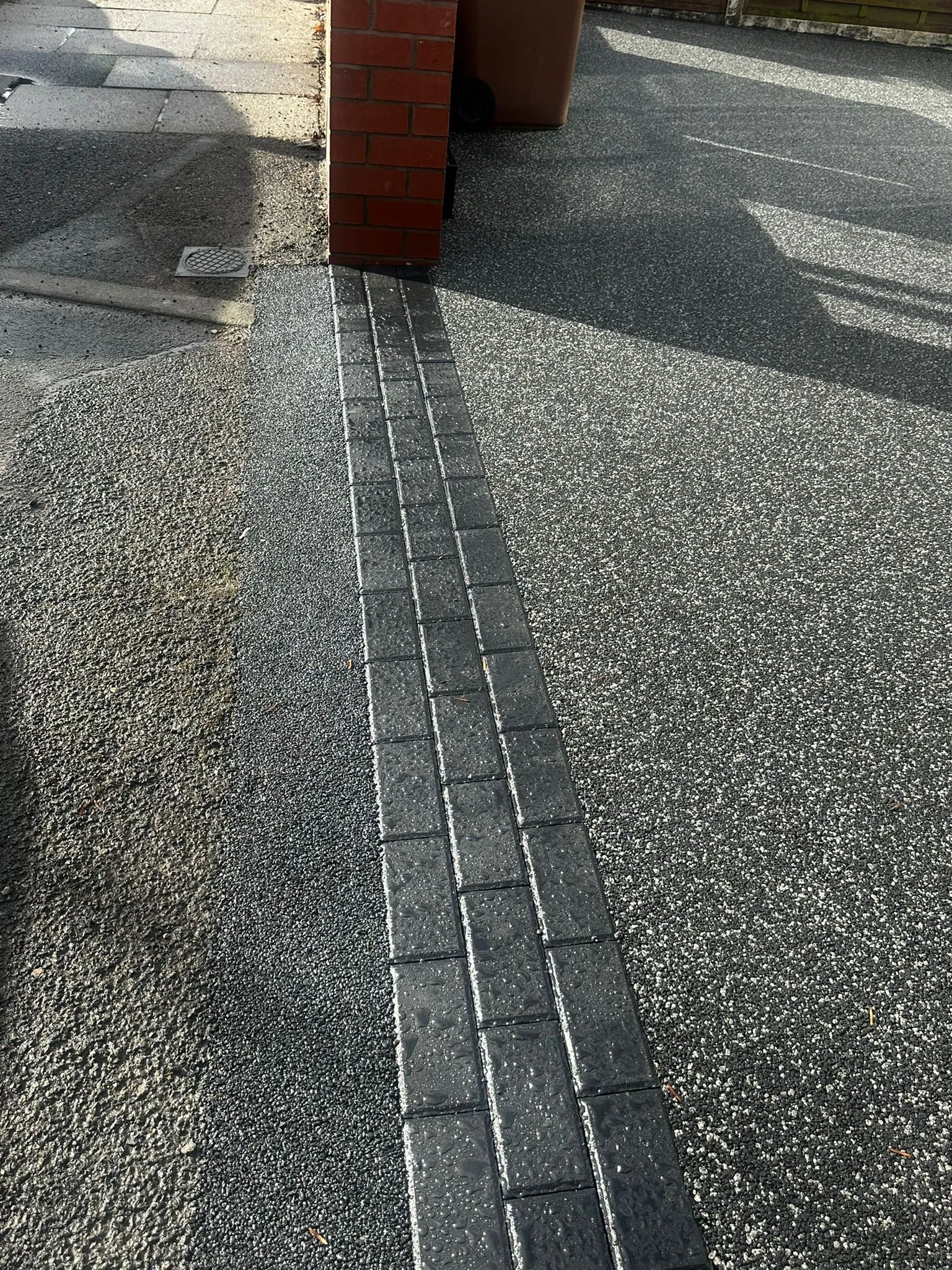 Block paving strip detail on resin driveway