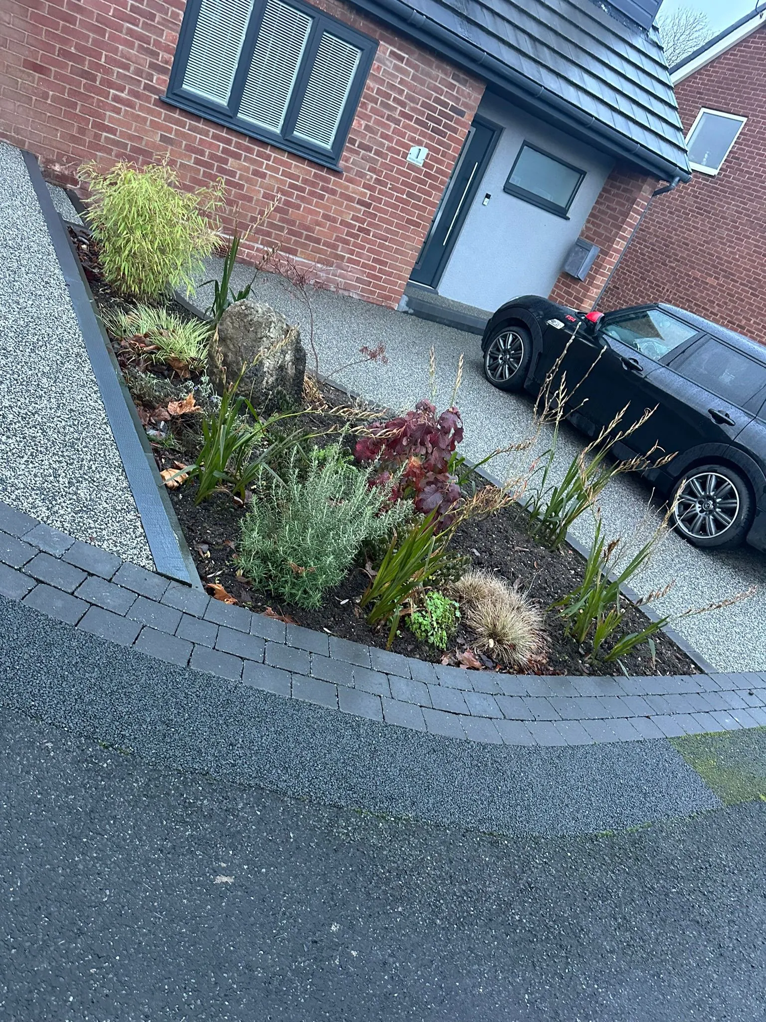 Charcoal resin drive with modern kerb planter
