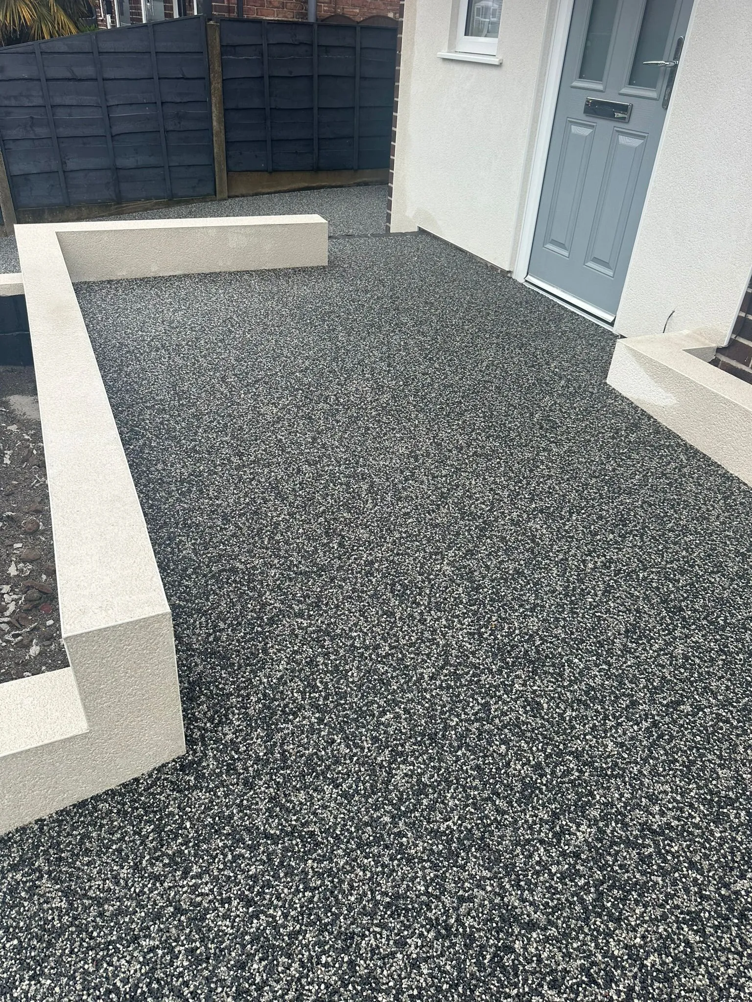 Charcoal resin drive with rendered wall border