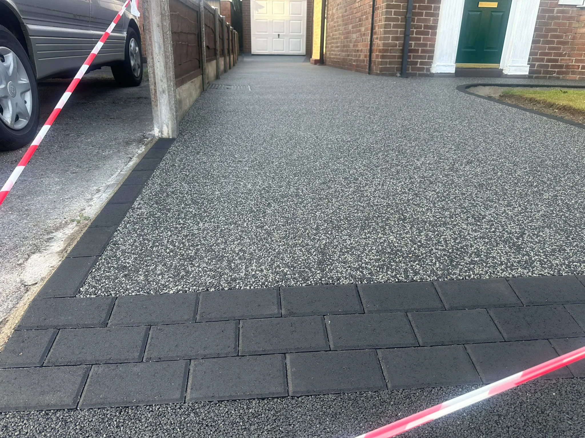 Charcoal resin driveway with block paved border, Manchester