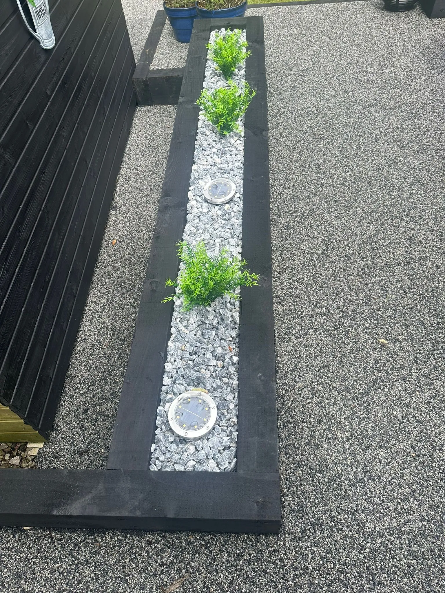 Charcoal resin planter with slate chippings, Manchester