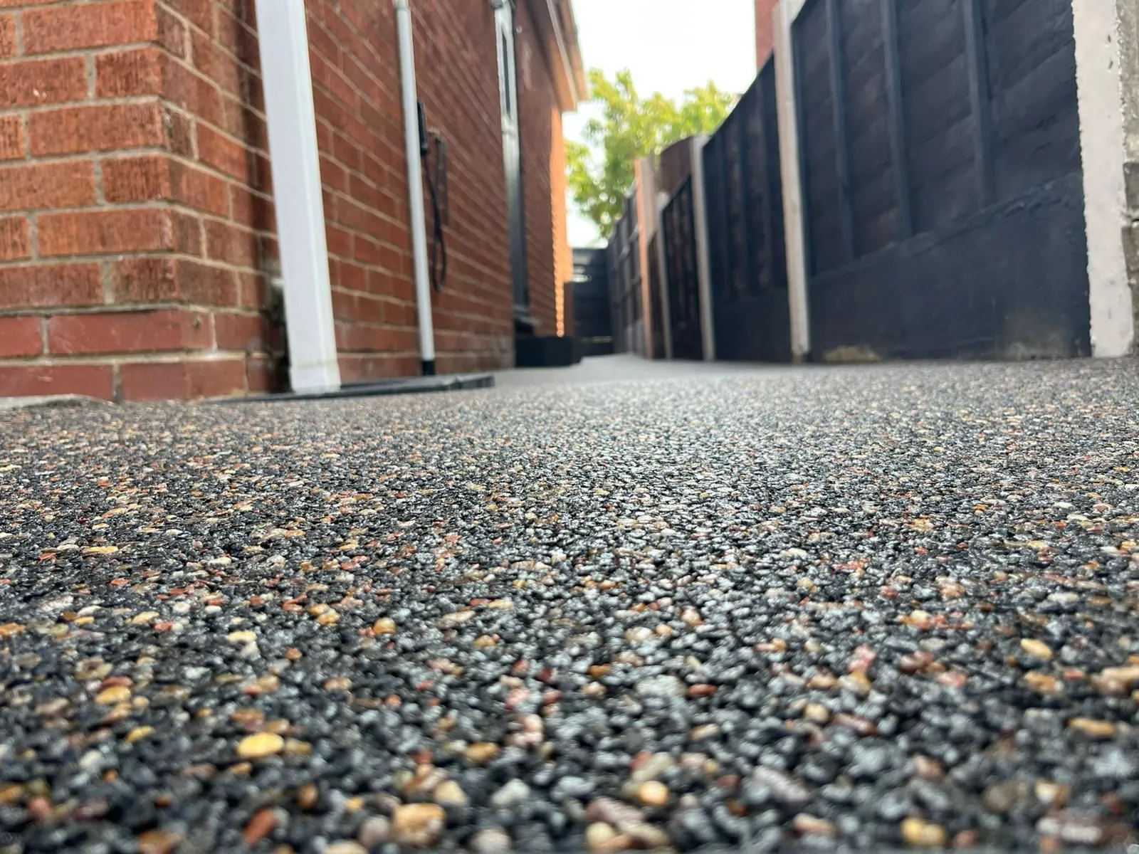 Multi-tone resin drive with side pathway, Manchester