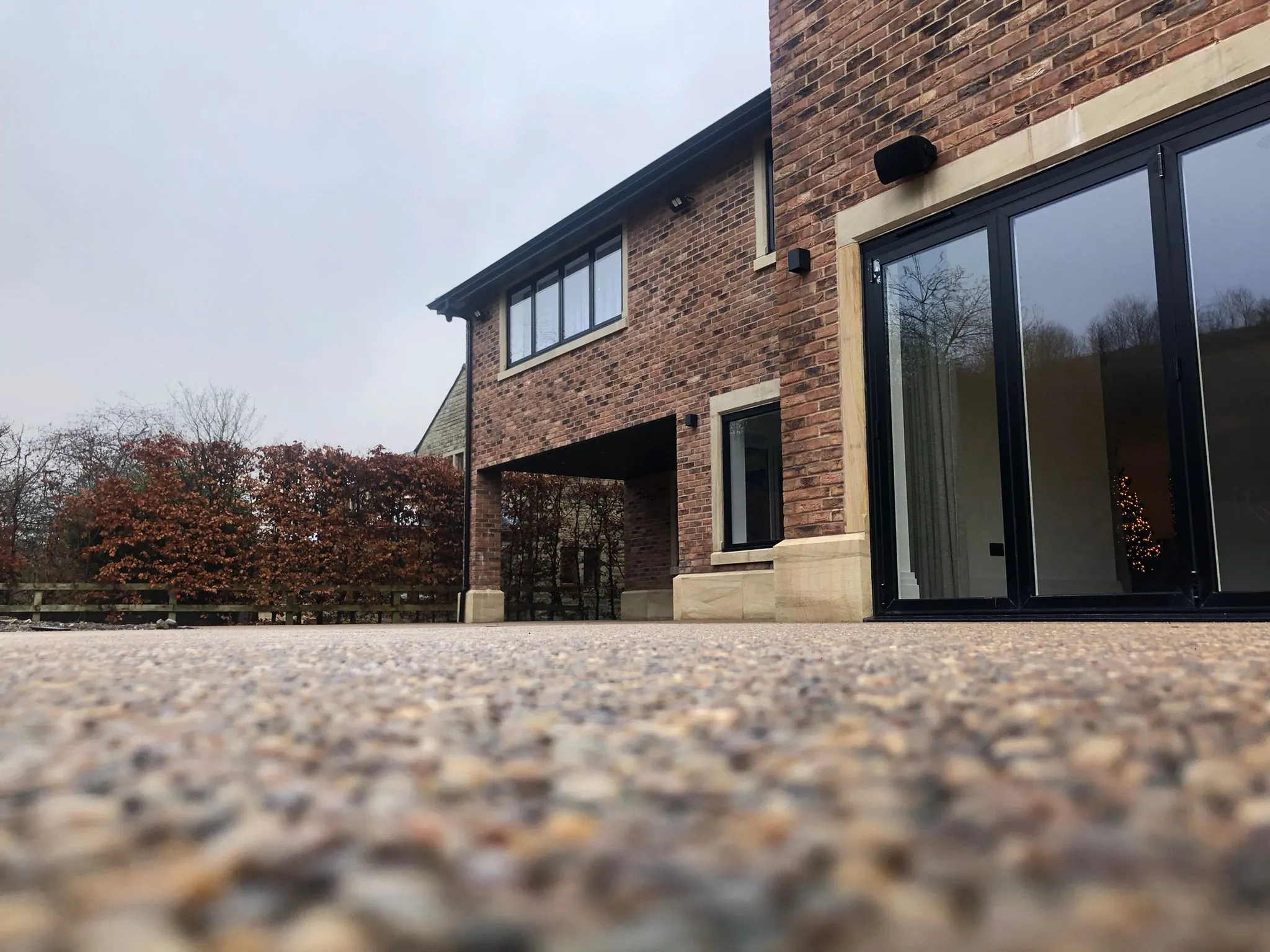 Multi-tone natural aggregate resin bound driveway at a contemporary Manchester home