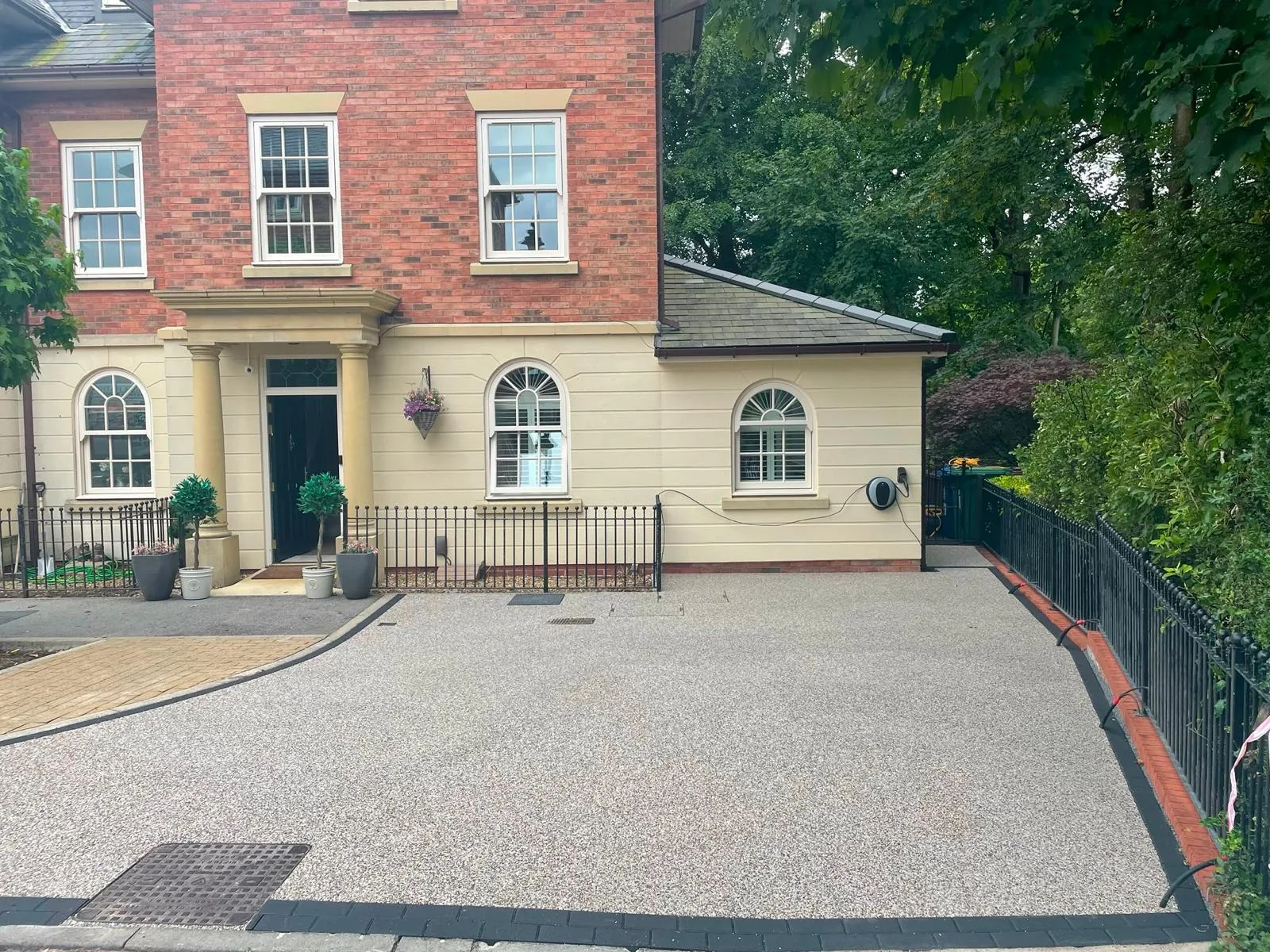 Pearl gold resin bound driveway at a grand period home in Astley