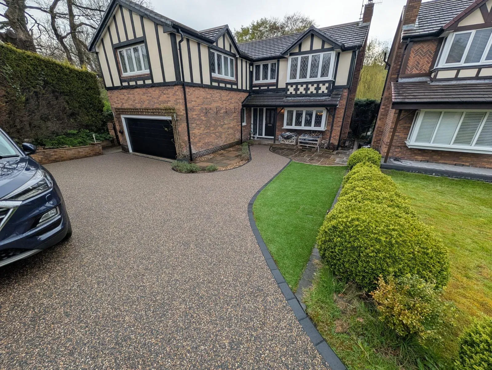 Walkthrough of the completed golden resin driveway in Glossop