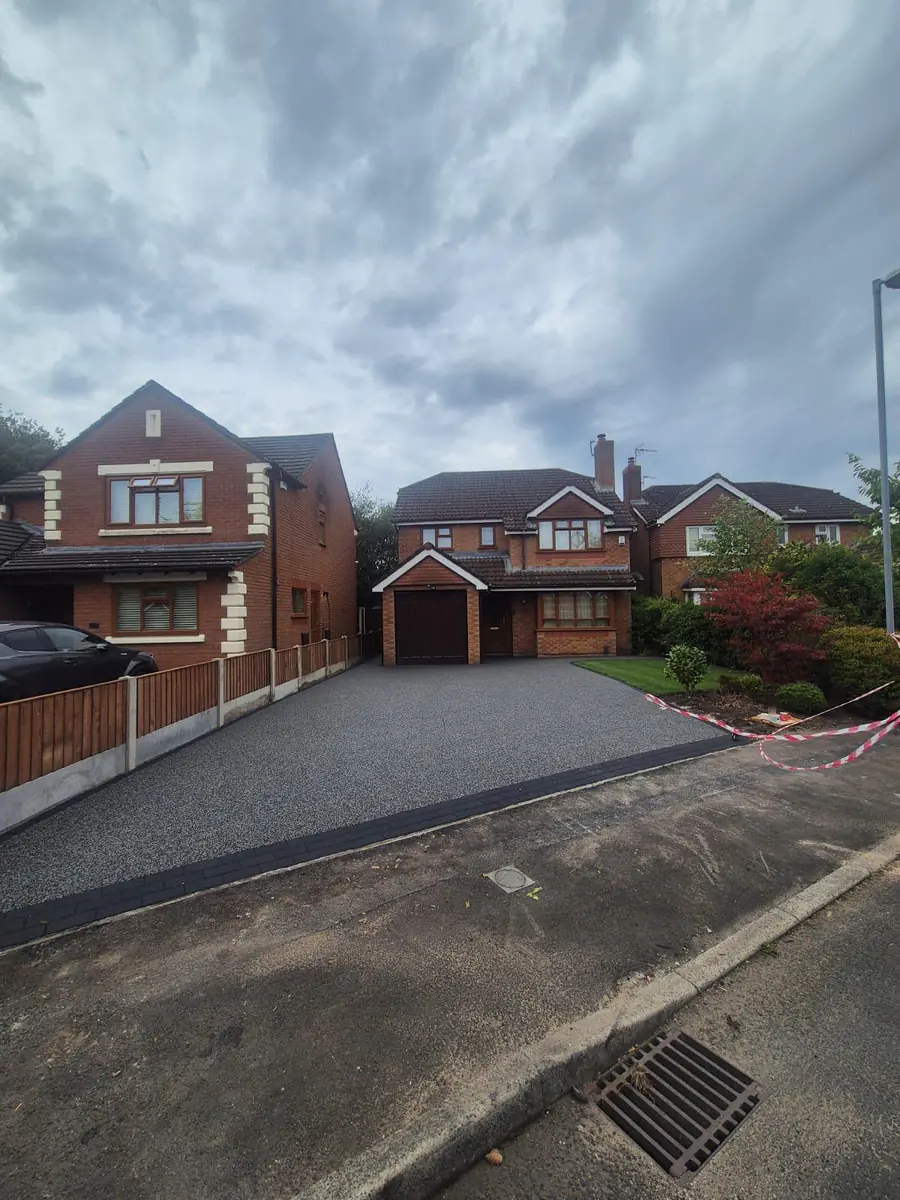 Daltex Moonshadow resin bound driveway in neighbouring Worsley